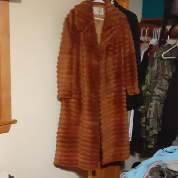 Womens vintage fur coat - Picture 1 of 2
